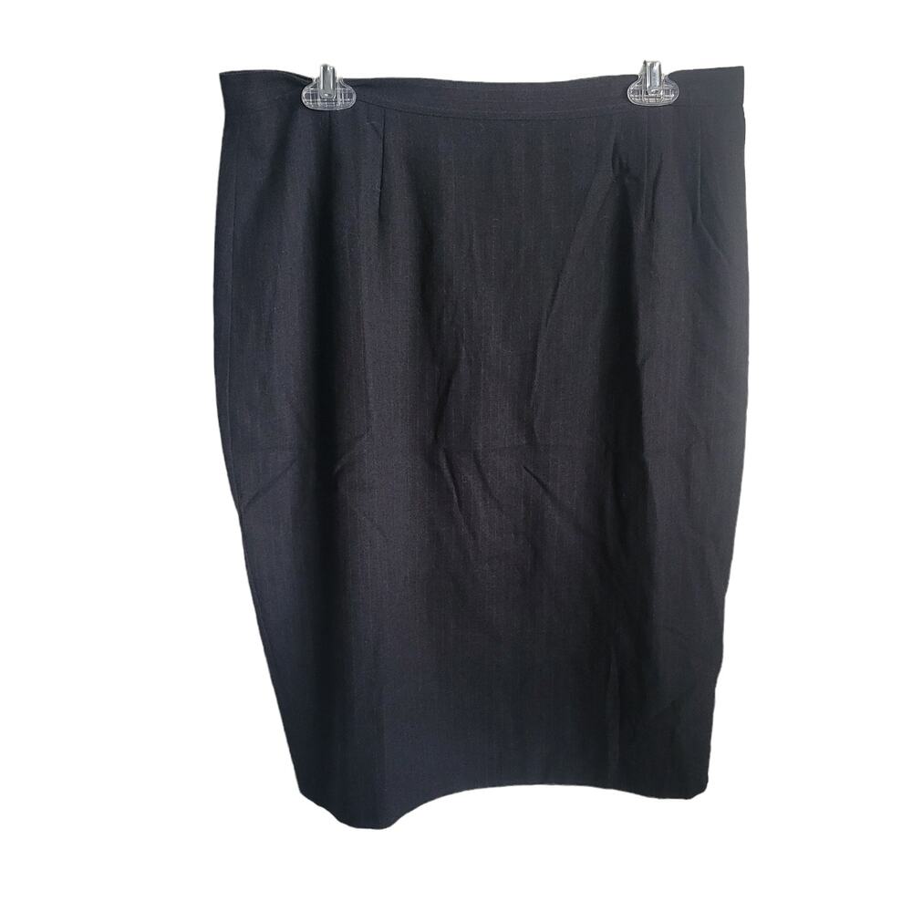 Woman Skirt Black Size 16 Fully Lined  Button and Zip Nice Quality Business